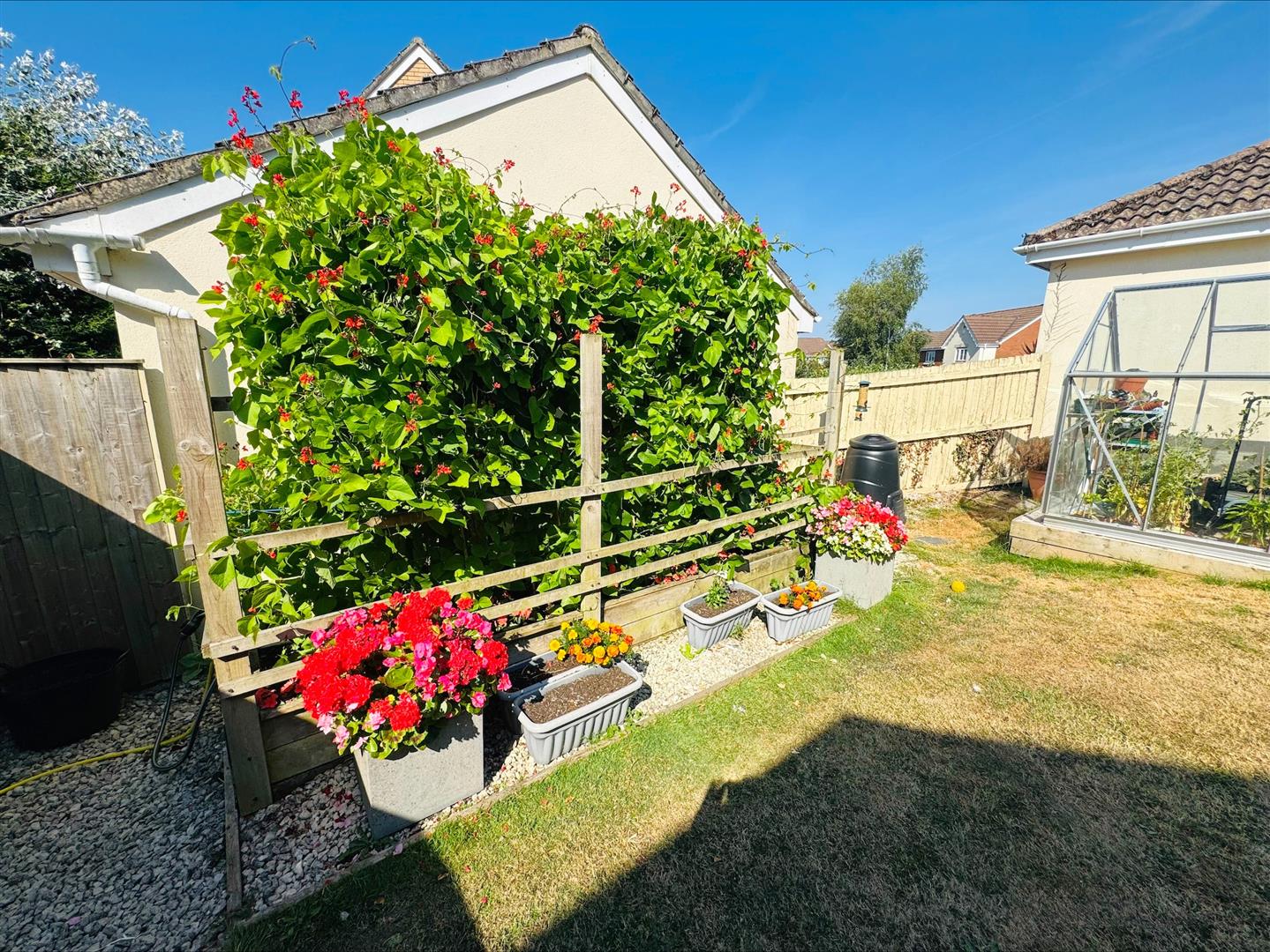 Clos Bryn Haul, Llwynhendy, Llanelli, SA14 9DZ